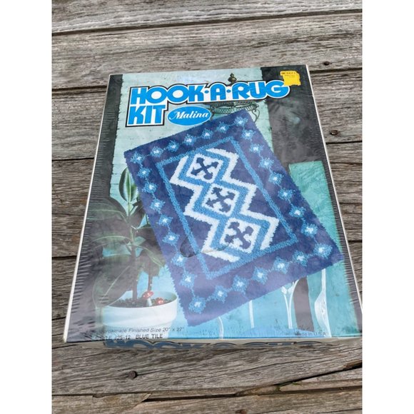 Vintage Latch Hook rug kit Blue White Geometric Boho NOS New 20x27" - Picture 1 of 8